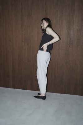 CLANE ROUNDED LINE TUCK PANTS