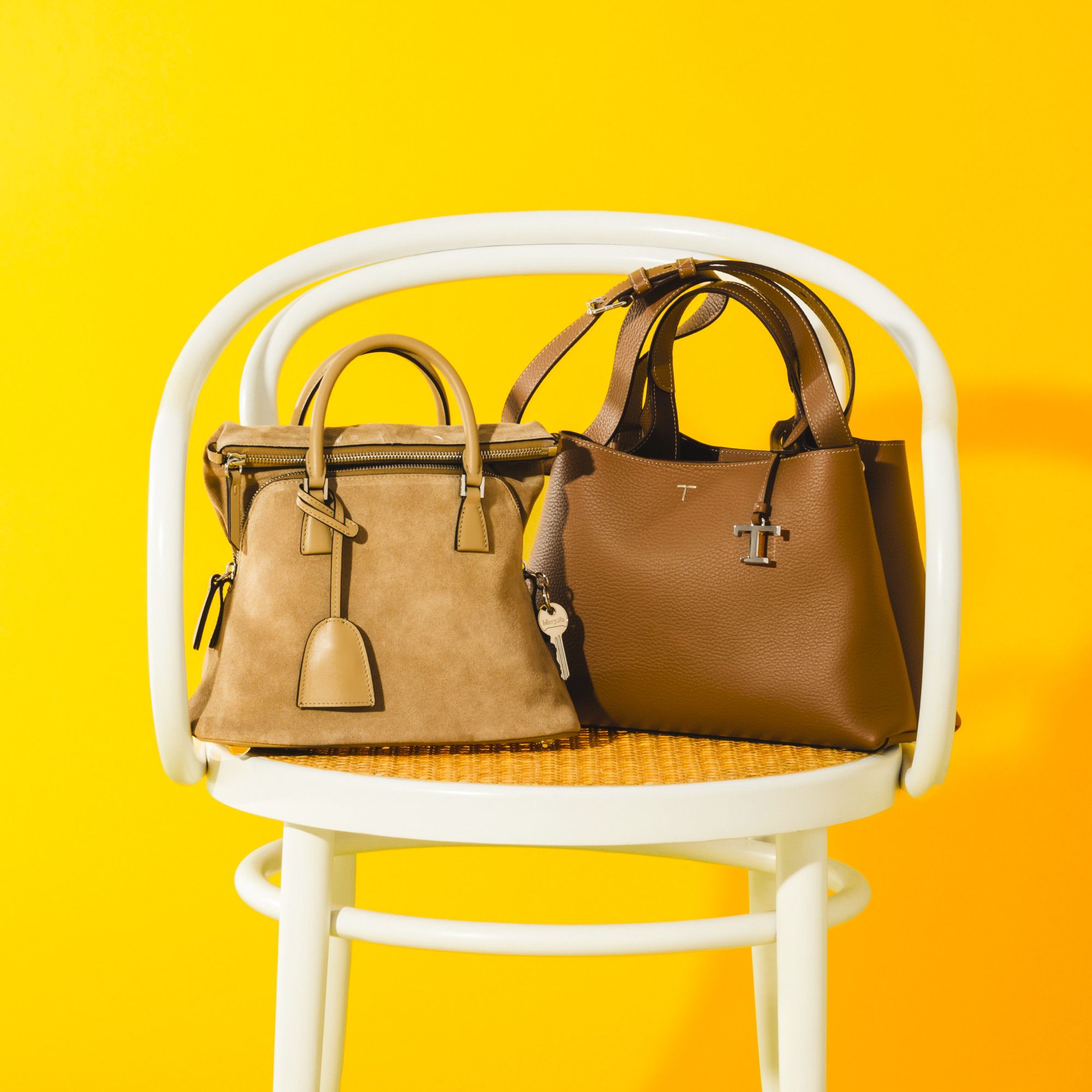 TOD’S ・【SPURSHOP】トップハンドル レザーバッグ・¥245,300 / MAISON MARGIELA・SOFT 5AC MINI・¥319,000