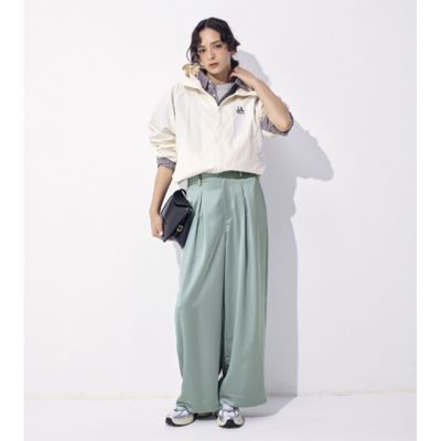 ハケ目のような織り柄が入った「ブルー」。ともに超長綿100%のブロード生地です。