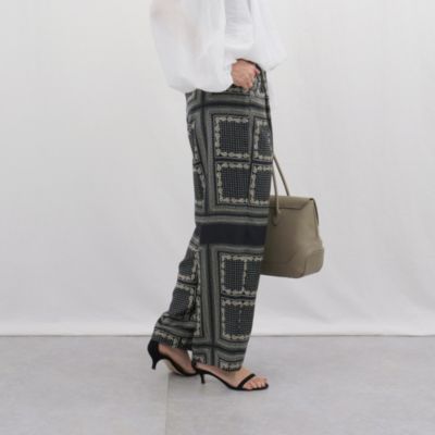 即完売の「大人の柄パンツ」が復刻！初夏コーデでご紹介【40代ファッション】