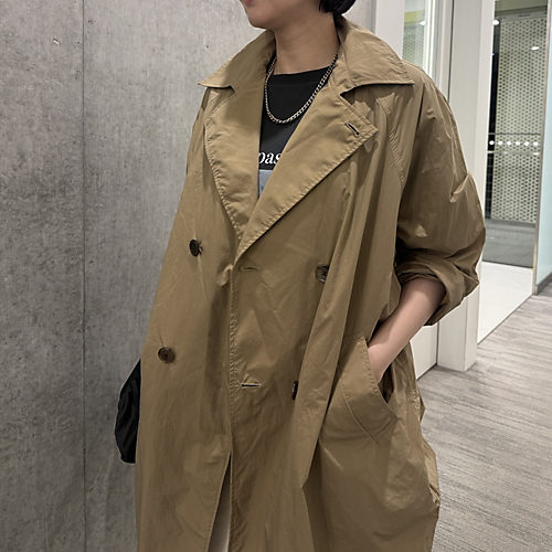 スタッフ身長159cm (別注)ベージュ×水牛ボタン/1