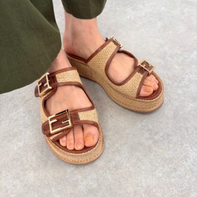 夏の足もとを涼しく、軽やかに魅せる最旬サンダル10選【40代ファッション】