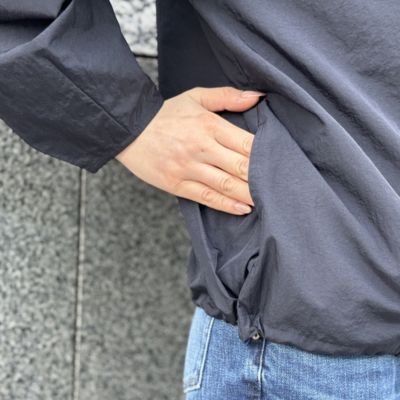E by eclat(イーバイエクラ)の撥水ノーカラー袖ダーツブルゾン