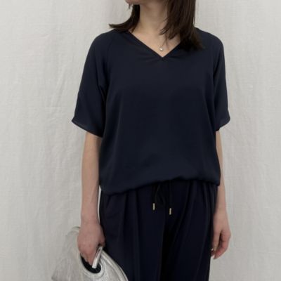 【40代・50代 セットアップ】旅先で、日常で、夕暮れのレストランで。立体的なドレープと深い色味が魅力の「L'UNE/ジャージーセットアップ」