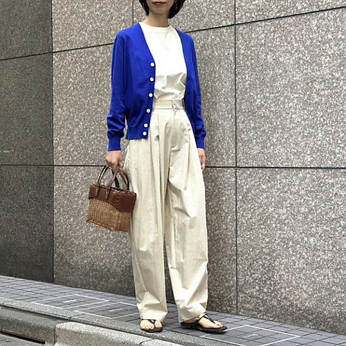 梅雨も猛暑も怖くない!さらりと涼やか快適素材でつくられた「大人のための機能服6選」【40代ファッション】