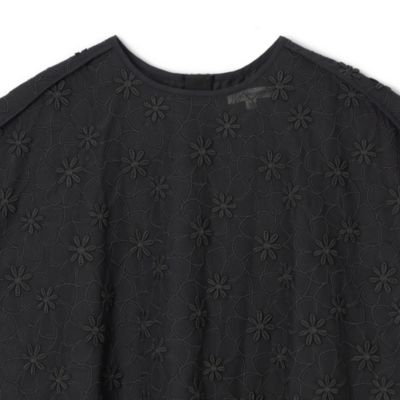 BLAMINK(ブラミンク)のコットンエンブロイダリーノースリブブラウス