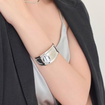 Phoebe(フィービィー)のアークカフワイドバングル シルバー通販