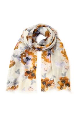 human woman(ヒューマン ウーマン)のフラワープリントストール通販