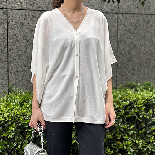 E by eclat
イーバイエクラ
【前後2WAY】シルク混ニットカーディガン
¥18,150(税込)
カラー:ホワイト、ブラック、ボルドー