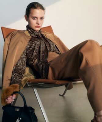 【iCB】25AW極美品 モノグラムプリントスムースボウタイブラウス　 4 ICB(アイシービー)の【30th ANNIVERSARY】 モノグラムプリントスムース