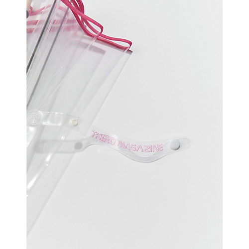 ベルト部分にはさりげなくTHIRD MAGAZINE ロゴが