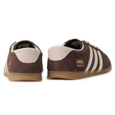 きれいめコーデを格上げする「adidas」大人の春スニーカー【40代ファッション】