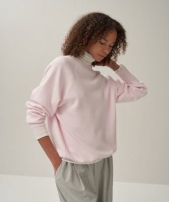 美品　ATON Tomorrowland 別注 スウェット ピンク 12/10のコーデ】〝ATON〟の主役級ピンクスウェットは、長く愛せる一着