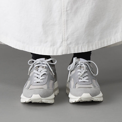 モデル身長165cm GREY/39 (25.0~25.5)