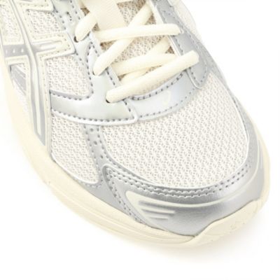 大人カジュアルは“スニーカー次第”【40代ファッション】