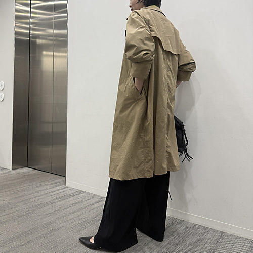 スタッフ身長159cm (別注)ベージュ×水牛ボタン/1