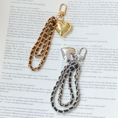 Phoebe(フィービィー)のスウェードチェーンハートバッグチャーム通販