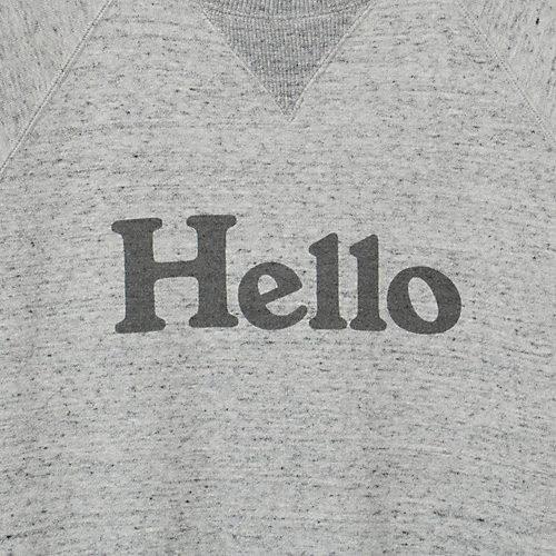 「Hello」で気分が上がる♪MADISONBLUEの人気ロゴアイテム５選【40代ファッション】