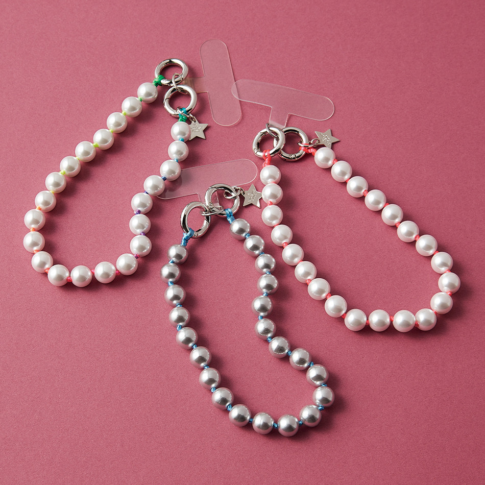 ＼完売カラーが再入荷！！／「CADEAUX PLUS」のパールスマホストラップに注目！　Marisol12月号2025年特集