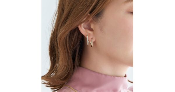 Phoebe(フィービィー)のダブルライングリッタービジューピアス ゴールド通販 集英社HAPPY PLUS STORE