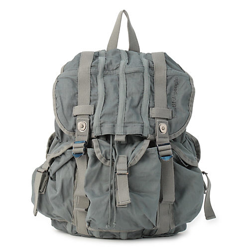 どこか懐かしさや、癒し漂うニュアンスカラーが人気　bustier arice backpack