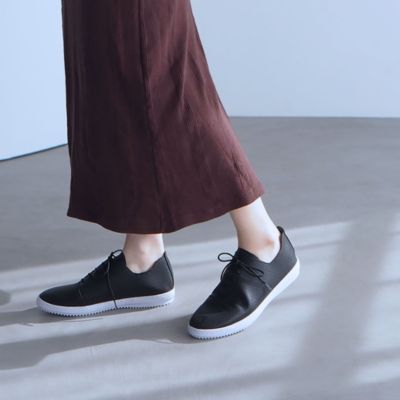 ソフトな足あたりでどこまでも歩いていける頼もしい優秀シューズ　パンチングメッシュソフトレースアップシューズ