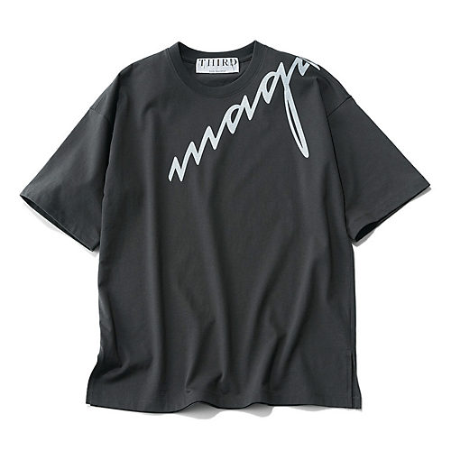 バイヤーのリアルなスナップでお届け!3シーズン通して一番使えるアイテム「大人のためのTシャツ5選」【40代ファッション】