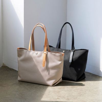 専用　MARNI コラボ　プリント　PVC レザートートバッグ　A4収納　白 専用 MARNI コラボ プリント PVC レザートートバッグ A4収納 白