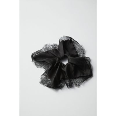 繊細なレースが縁取るエレガントなシュシュ　Silk Lace Scrunchie