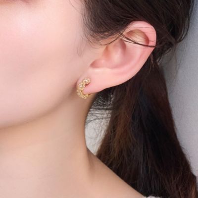 集英社HAPPY PLUS STOREPhoebe（フィービィー）/【痛くないシリーズ／金属アレルギー対応】マーガレットフラワーフープライトフィットイヤリング　ゴールド