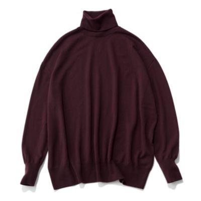 コートを脱いでも様になるこんな華やぎシンプルが冬の理想　エクストラファインメリノタートルニット