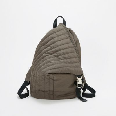 モード感漂うアシンメトリーデザインのリュック　【TREASURE TOPKAPI】ナイロン キルティング アシンメトリー リュック