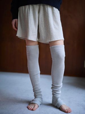 表側はふわふわタッチの起毛シルクを使用、肌側はオーガニックコットンを使用した超ロング丈のレッグウォーマー　シルクコットンロングレッグウォーマー