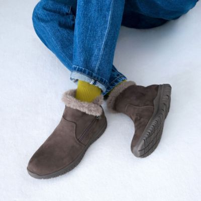エコファーの温もりと軽快に動けるスニーカーファーブーツ　軽量サイドファスナーエコファーブーツ