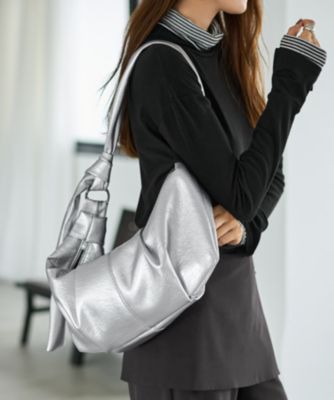 【大HITバッグに別素材バージョン登場】<br>オシャレかつこれは便利！と大好評<br>たくさん入る軽量3wayボディバッグ　クロワッサンボディバッグB