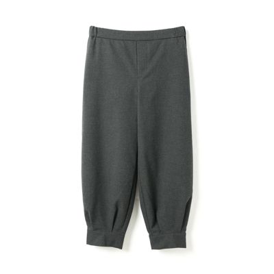 足元がすっきり見えるタックヘムパンツです。　タックヘムパンツ