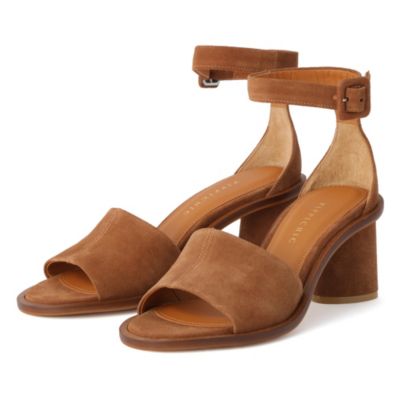 横顔に宿る高いデザイン性、静かな色気に魅せられて　Mona 8