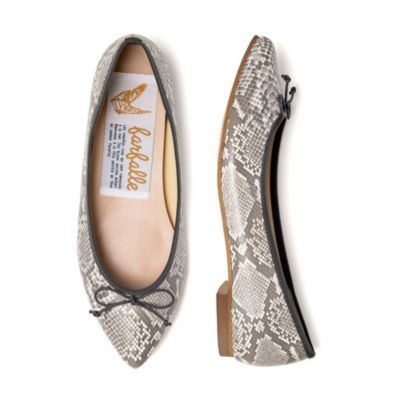 スタイリッシュなヘビ柄のポインテッドバレエシューズ　ナタリースムース（ヘビ柄）