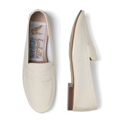 「ローファーは硬い」を覆す大人のためのフェミニンローファー　ジェシカ（エナメル）