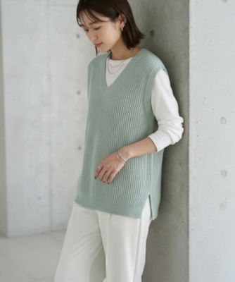 ゆったりとしたサイズ感で気軽に着られるニットベスト。　ストライプ編みVネックベスト