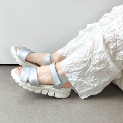 アクションレザー軽量ベルクロストラップサンダル