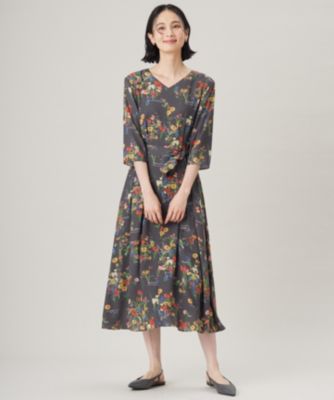 美品 自由区 自由区 ジユウク 洗える フラワープリント ワンピース 自由区(ジユウク)の【洗える】フラワーガーデンプリント