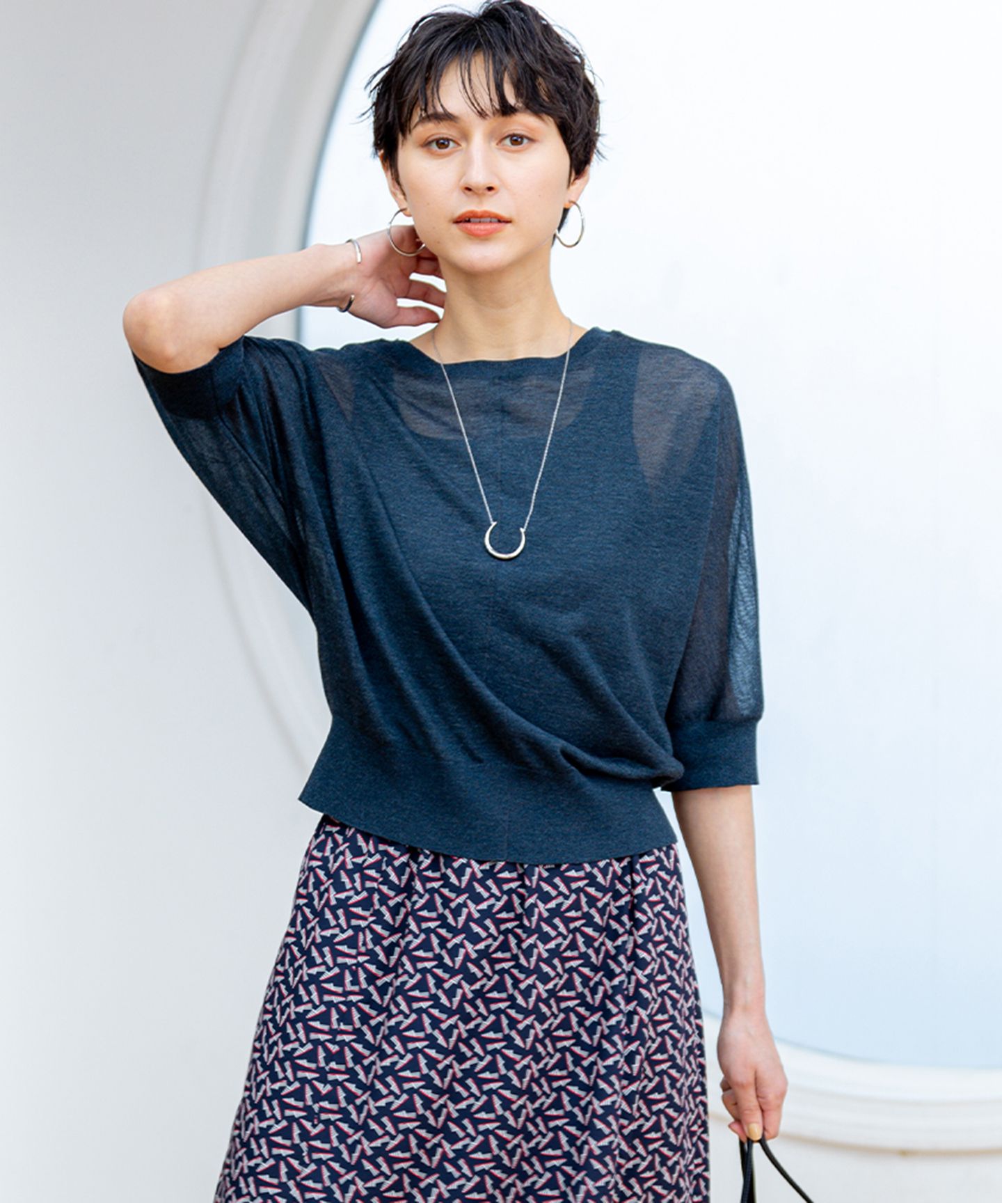 23区(ニジュウサンク)/【前後着用可能/洗える】シャイニーシアー 5分袖 カーディガン