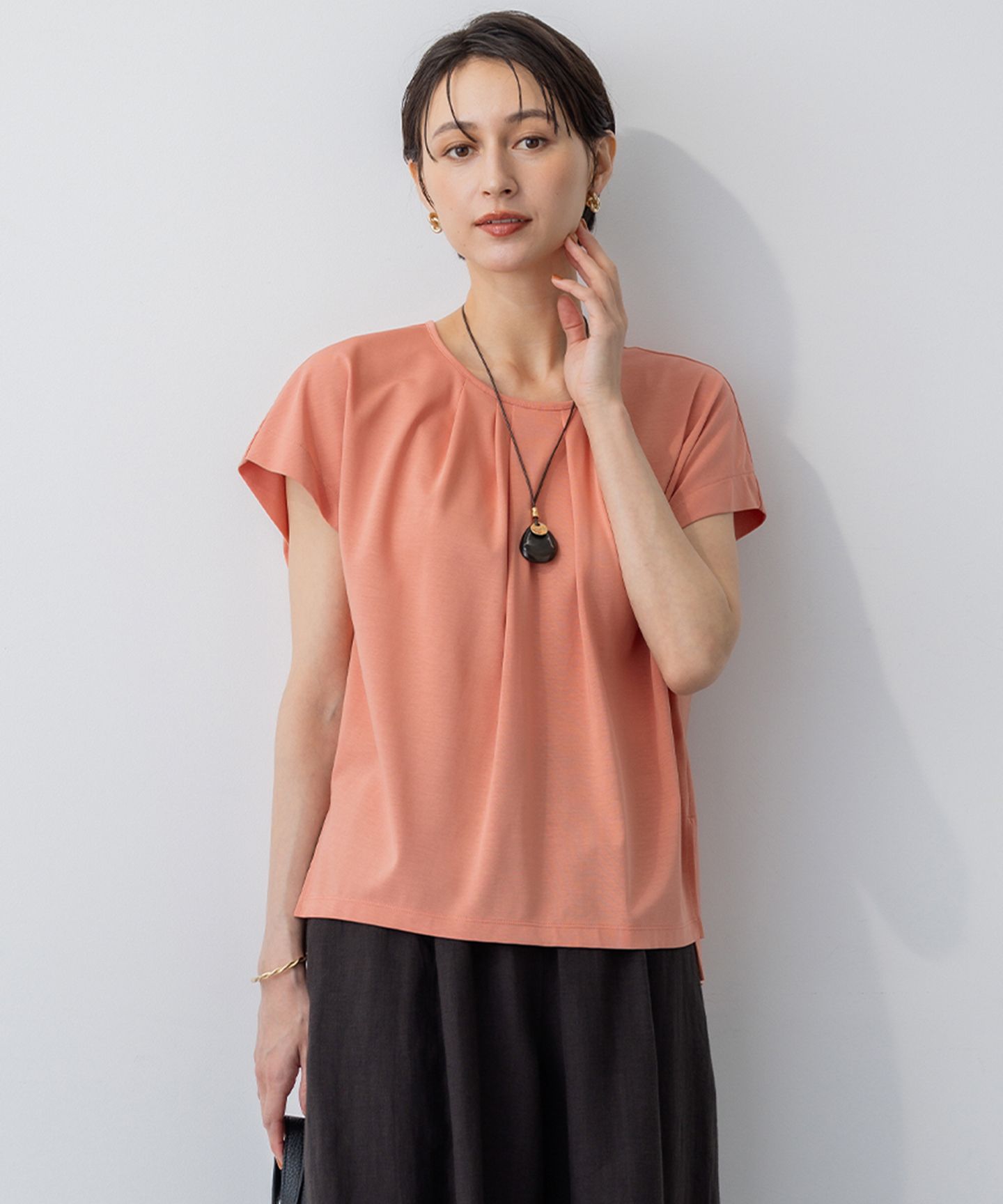 23区 S(ニジュウサンク エス)/【接触冷感/洗える】ツイストコットンプレーティング タックデザイン カットソー