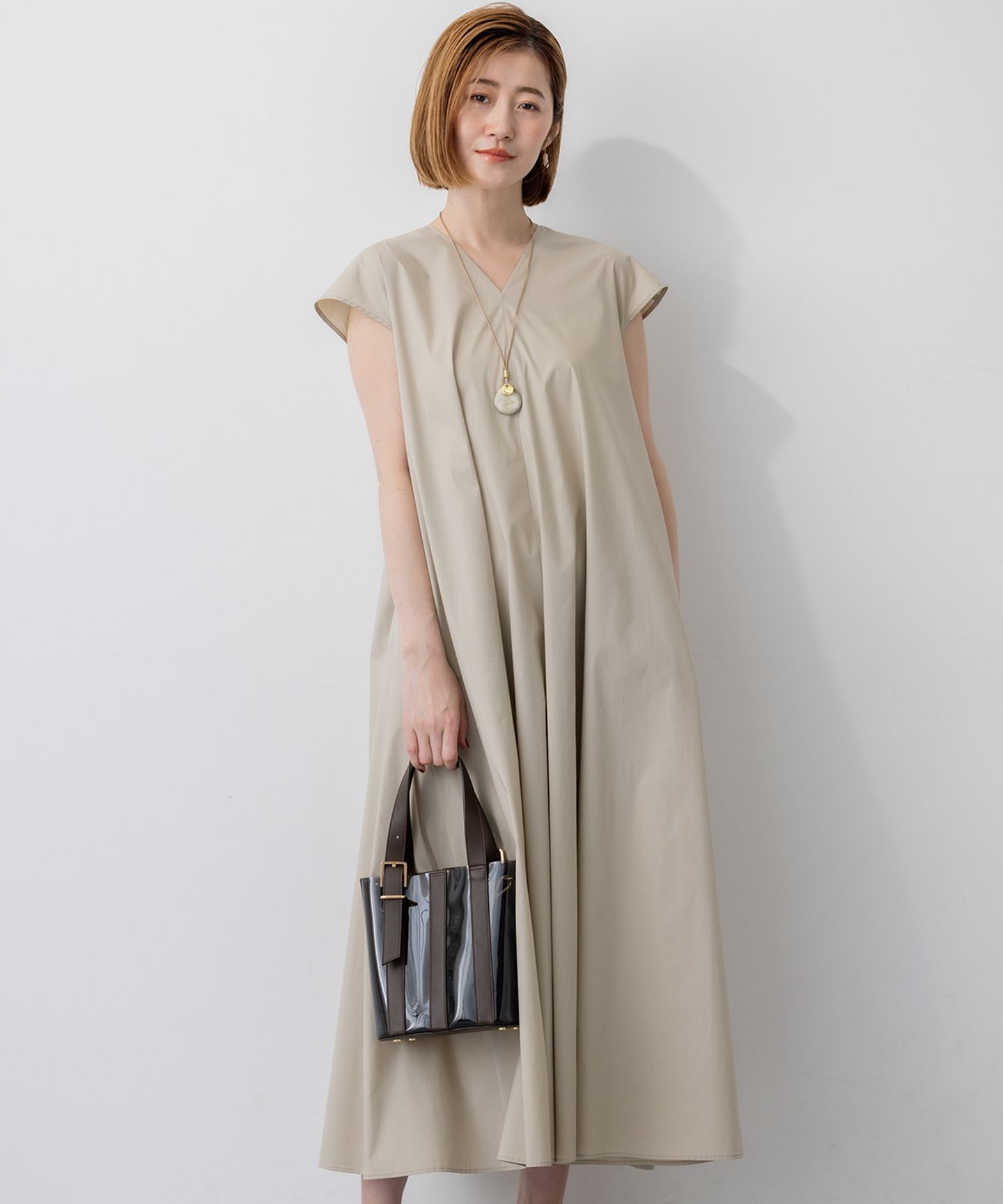 23区 L(ニジュウサンク エル)/【接触冷感/撥水加工/洗える】ストレッチブロード Vネックワンピース