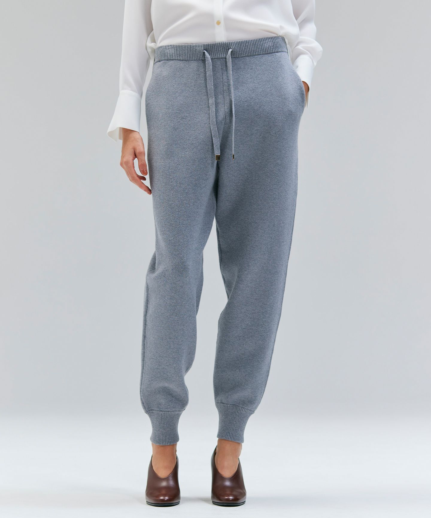 集英社HAPPY PLUS STOREで買える「BEIGE,(ベイジ/【洗える】TAFT / コットンカシミヤトラウザーパンツ」の画像です。価格は50,600円になります。