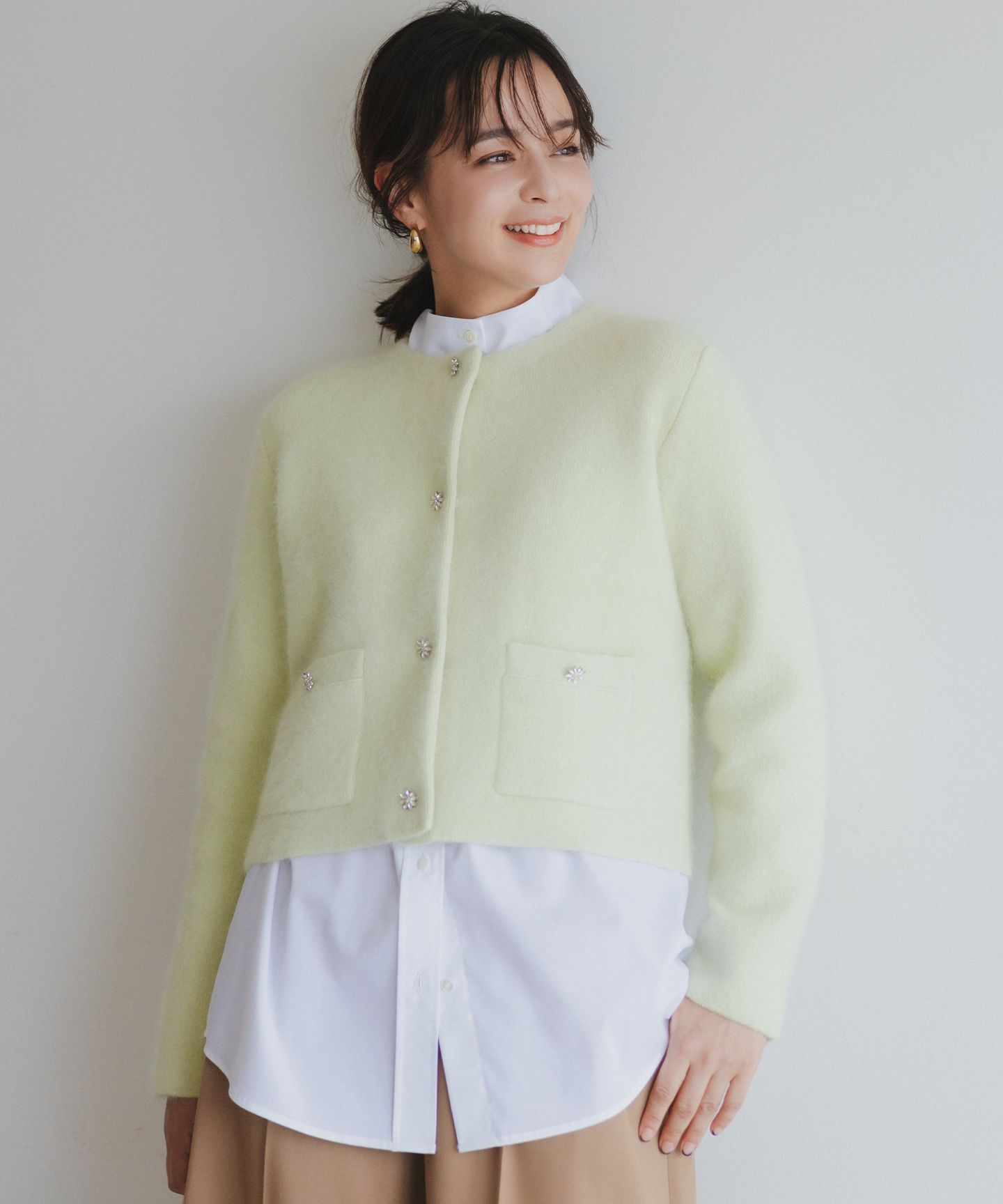 組曲(クミキョク)/【加藤ローサさん着用 / 前後着用可】コットンタッチシャーティング刺繍入り ブラウス