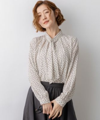 23区 L(ニジュウサンク エル)のランダムドットプリント タックブラウス