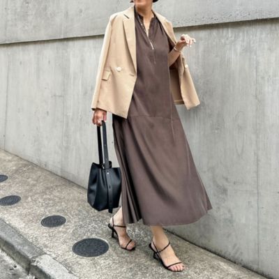 夏風に揺れるランダムプリーツのノースリーブワンピース / キャメル（S） 新商品】夏風にふんわり揺れる。「ランダムプリーツの