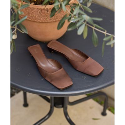 Whim Gazette(ウィム ガゼット)の【Hoaw.】スクエアサテンミュール通販